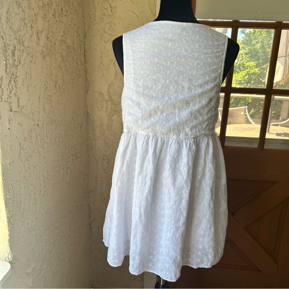 Lulu’s Lace & Time White Eyelet Cotton Sleeveless V-Neck Babydoll Mini Dress 🎀 - Picture 12 of 14